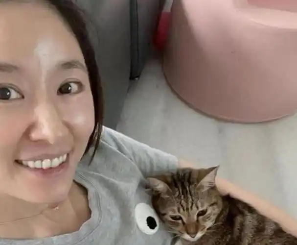 46岁林心如久违晒出自拍,素颜出镜状态好,皮肤白皙有光泽