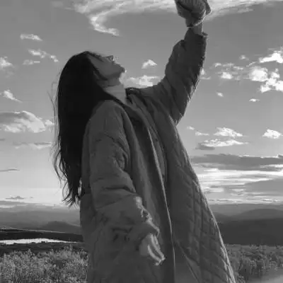 黑白个性头像女生气质高冷