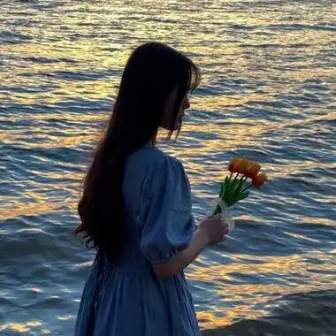 长发美女在海边背影头像 女生头像图片大全 -【爱个性】