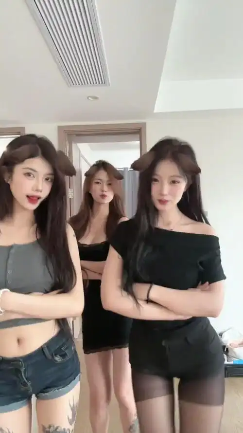 高冷 #正经人 #黑涩会美眉 #先擦鼻涕后提裤