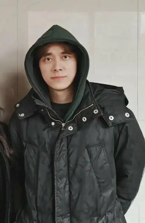 李易峰跪着祈福,头被敲打很虔诚,挑选贡果,普通得不能再普通了|许愿|