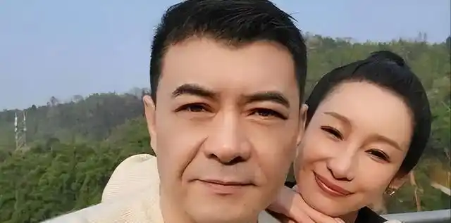 唐静独自陪儿子长大,如今前夫糊了她红了|秦海璐|婚姻|演员|话剧_网易