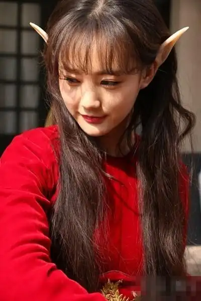 皮鞋,整体的风格很俏皮呢女主的妹妹成梓宁饰演的聂倾心也是美美的