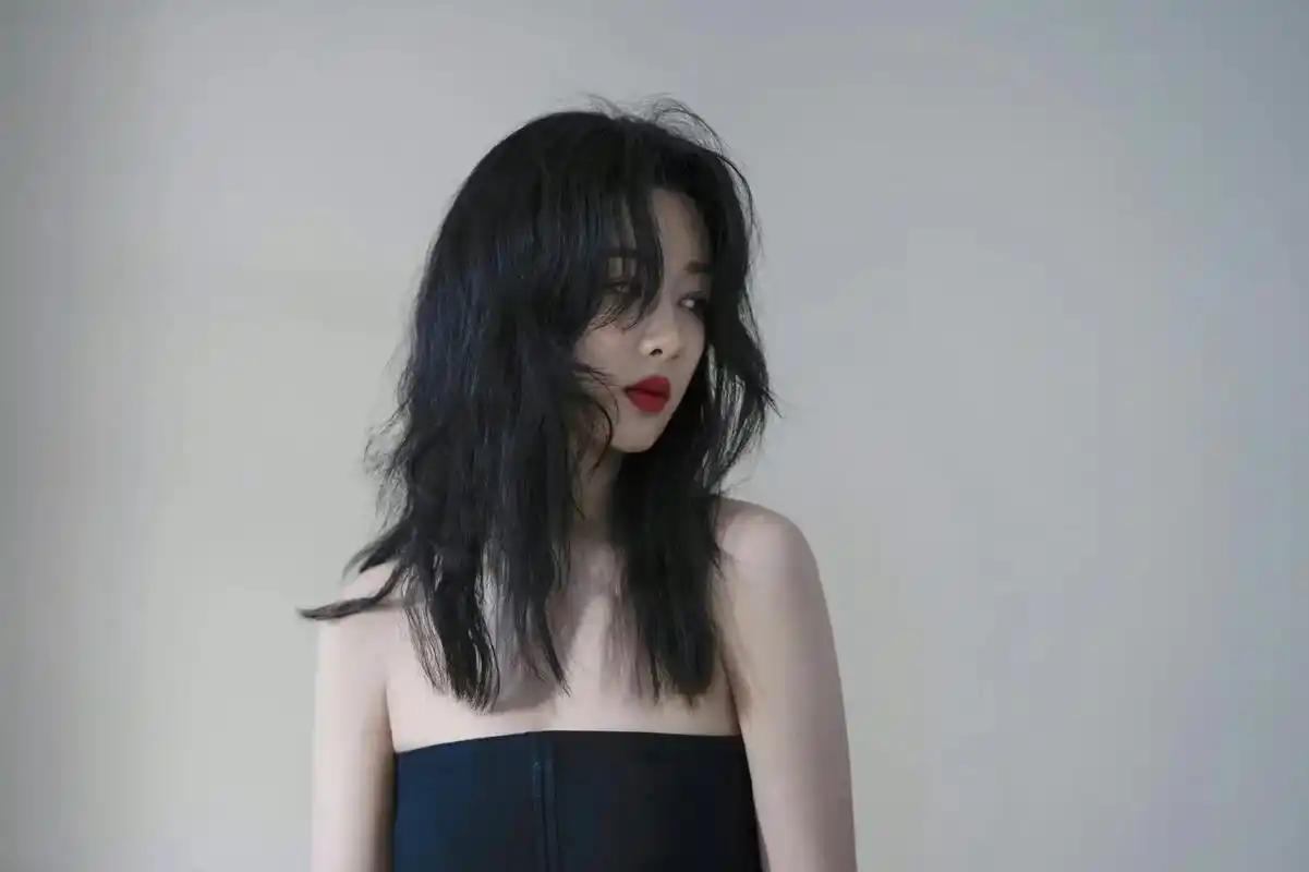 黑色系 #清冷感 #高冷范 #侧颜 #绝美 #我喜欢的女孩 - 抖音