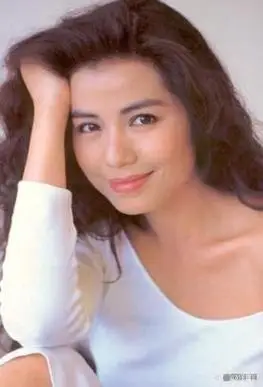 钟楚红:年轻时她颠倒众生,现在优雅老去,她的美贯穿一生