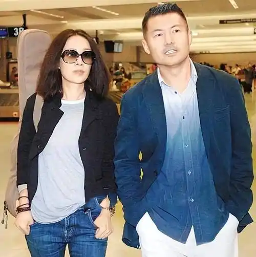 当年话筒事件后,两人如今生活怎么样?_老公_照片_中国