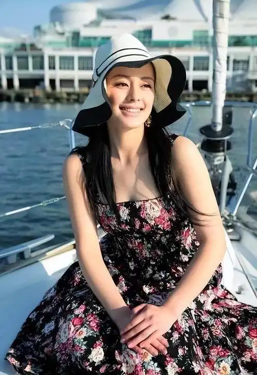 "氧气美女"王力可:为何演了38次女一号也不红?婚恋让父母操心