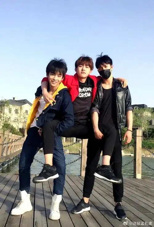 彭昱畅许魏洲朱元冰同框旧照##彭昱畅许魏洲朱元冰早期同框