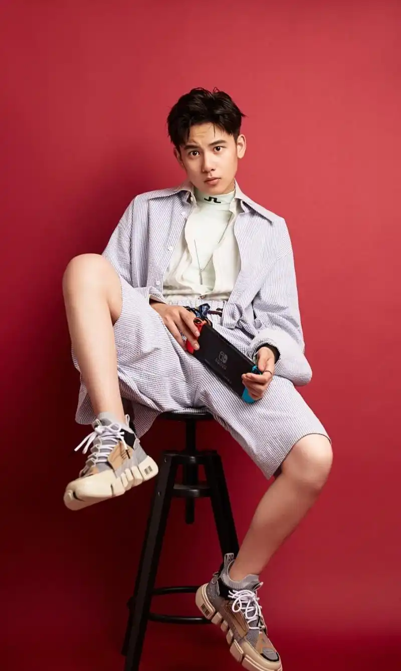 胡先煦真是个小可爱啊!从小就又帅又萌!不愧是个小童星!