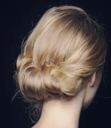 法式后梳低盘发发型