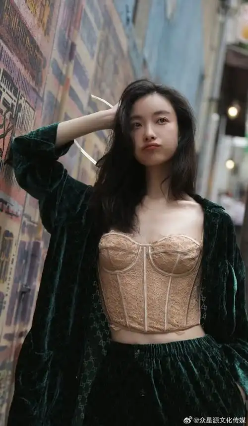 倪妮,中国内地女演员,1988年8月8日出生于江苏省南京市,毕业于中国