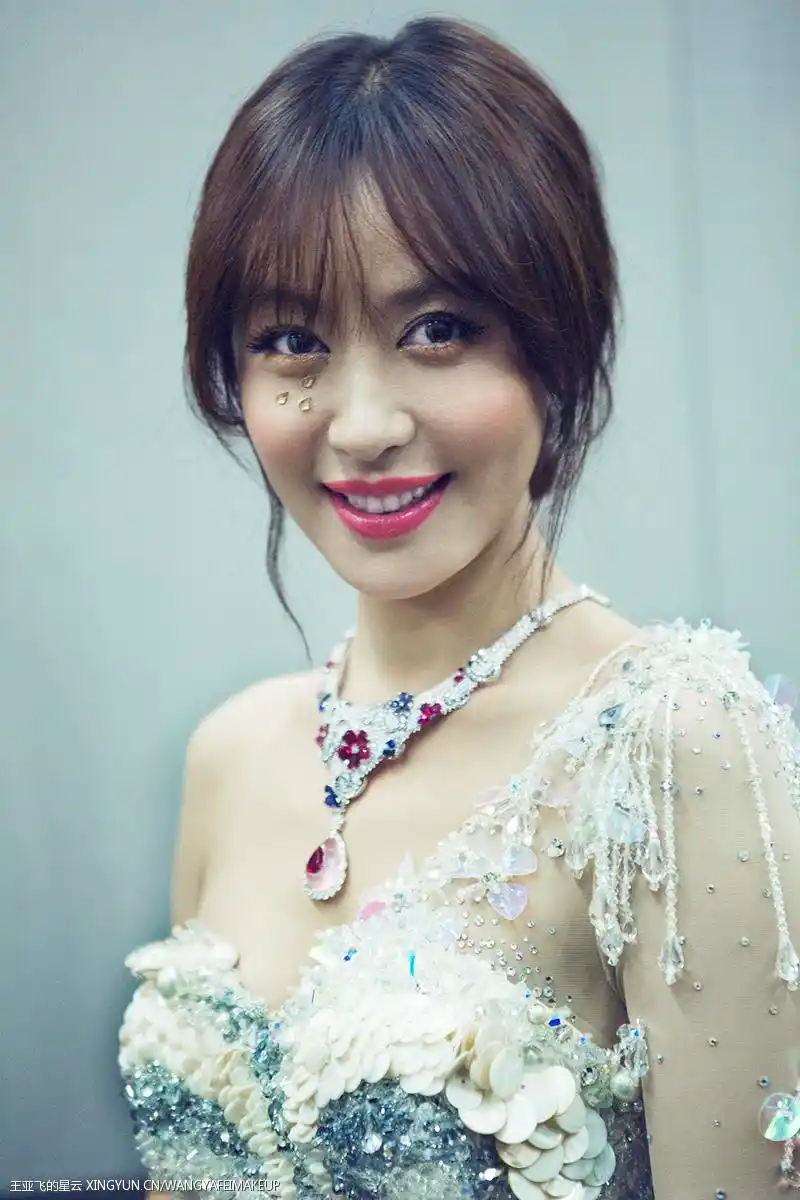 李菲儿的身材近来经常上热搜,亚洲姑娘想要拥有这样的身材可不是一朝