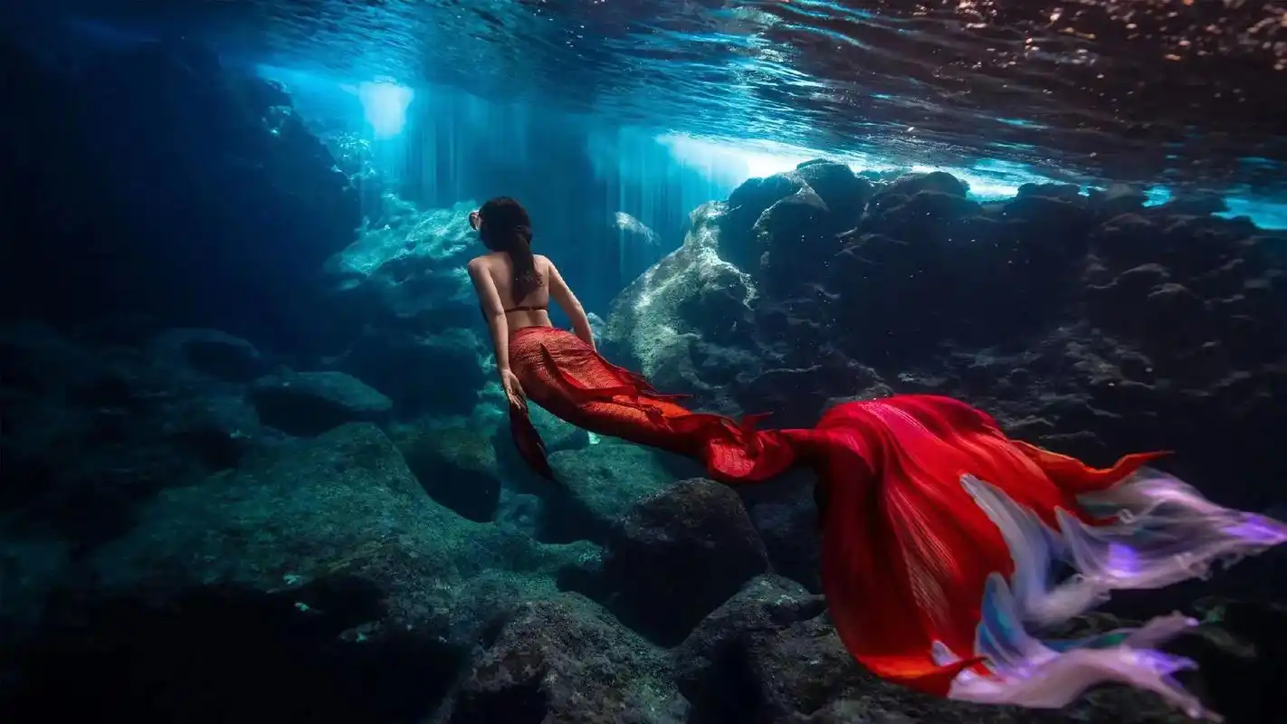 不会游泳的美女,第一次拍水下写真就这样的效果,她自己也感觉很 - 抖