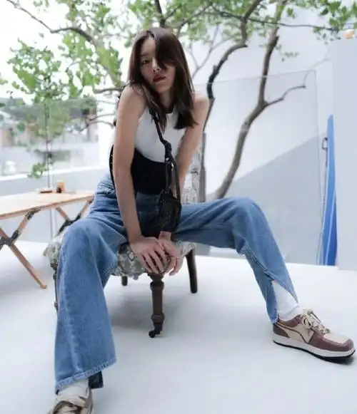 第一位就是绯闻初恋女友李恩倩,长相清纯可人,在井柏然出道早期,网上