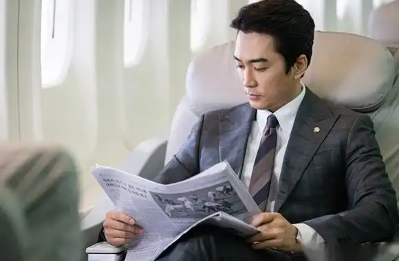 tvn新月火剧《伟大的show 》公开宋承宪剧照.