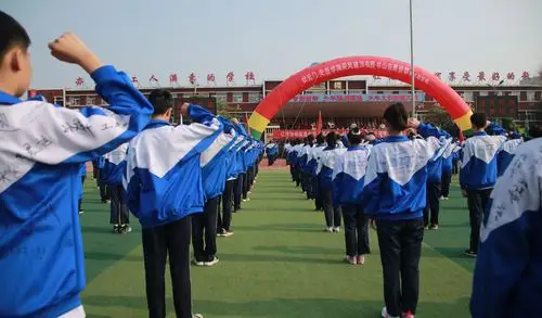 辽河油田实验中学"感恩实验追梦启航"主题升旗暨2020届毕业典礼