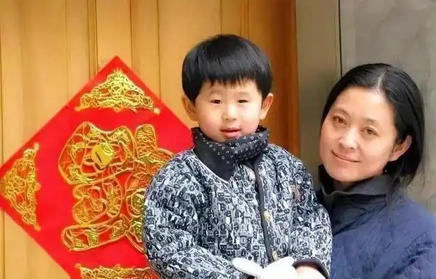 张宏民亮相宝鸡超市开业,网友疯狂猜测老板神秘身份!