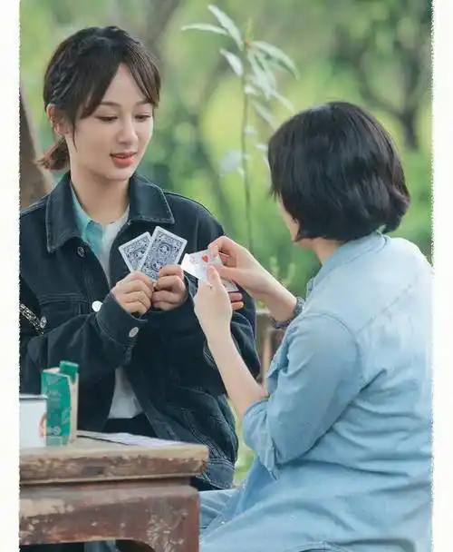 杨紫姐姐人设到位,比起认张艺兴弟弟,与张子枫妹妹互动更甜_生活_感觉