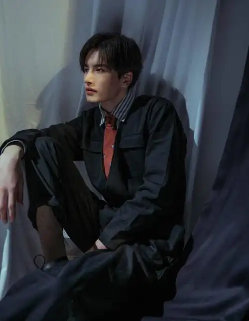 甜宠赵越禁欲系写真曝光 是你的"蓝盆友"没错了