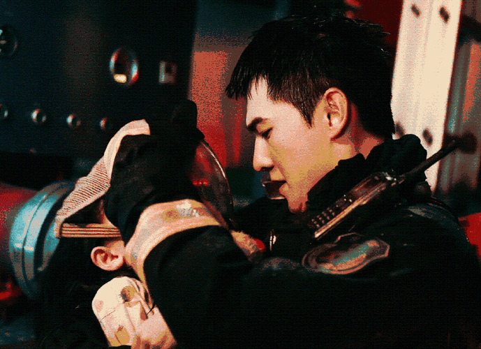 杨洋吊威亚4楼速降