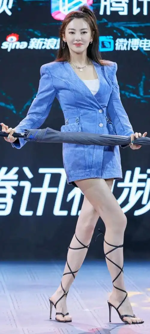 壁纸身材丰满超级火辣大宝贝张雨绮