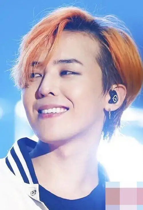 偏黄皮肤男生张扬个性染发 青春炫酷的男生短头发造型