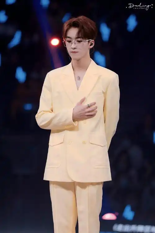 何洛洛粉丝无人机应援