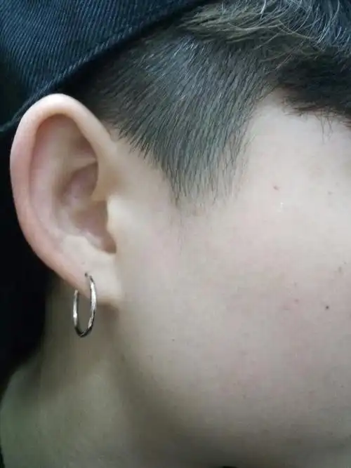 我这样的鬓角可以自己刮粗刮长吗? 刮掉后抹生姜有用吗 好喜欢长鬓角