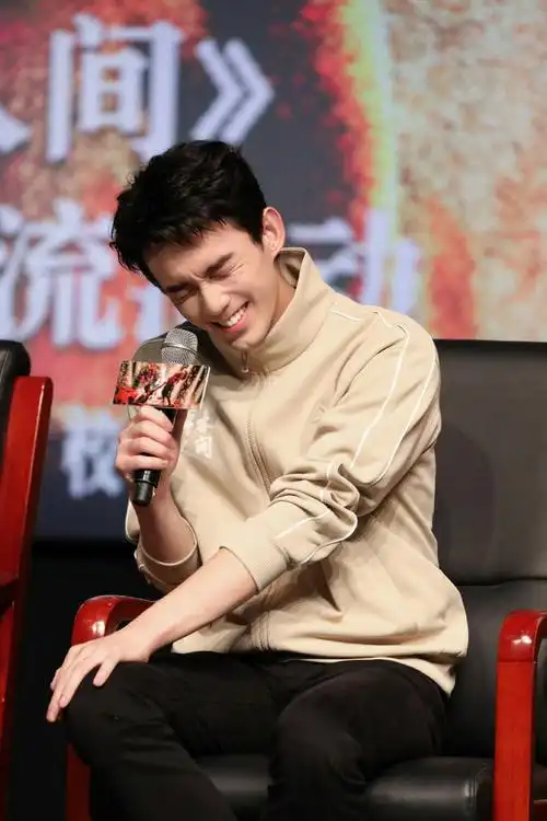 吴磊首部文艺片票房破亿##吴磊草木人间票房破亿##吴磊 勤勤姐的好大