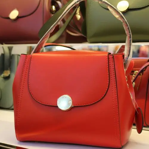 贝蒂女士牛皮包