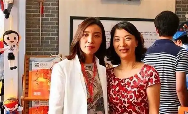 陈小英:把申通卖给马云,套现146亿,如今靠卖雨伞又赚上百亿