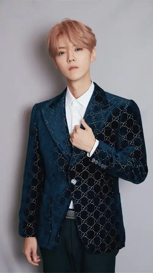 鹿晗文艺帅气写真手机壁纸