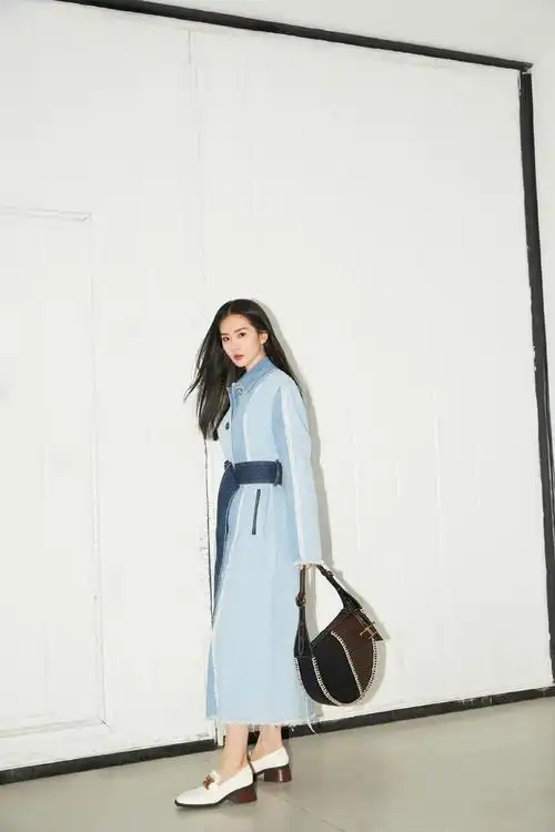 刘诗诗米兰侧脸路透黑色微卷长发侧颜好绝啊