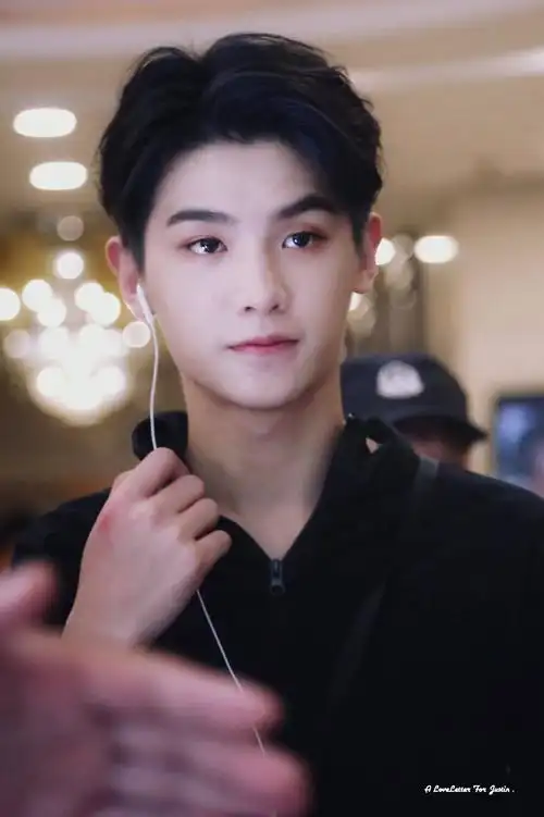 justin黄明昊 【7.19勇敢的世界上班】