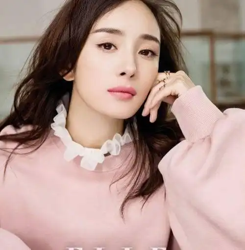 杨幂为啥叫大幂幂了早在二零一几年杨幂微博公布昵称叫小幂幂