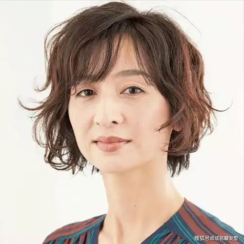 40-50岁轻熟女必备,洋气发型大揭秘!_女士_效果_卷发