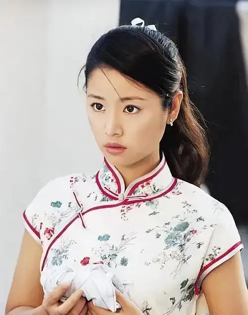 剧照图源:豆瓣《半生缘》剧照图源:微博这些形象都符合林心如的长相