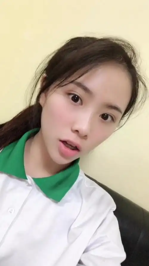 没洗头的素颜学生妹来报道一下