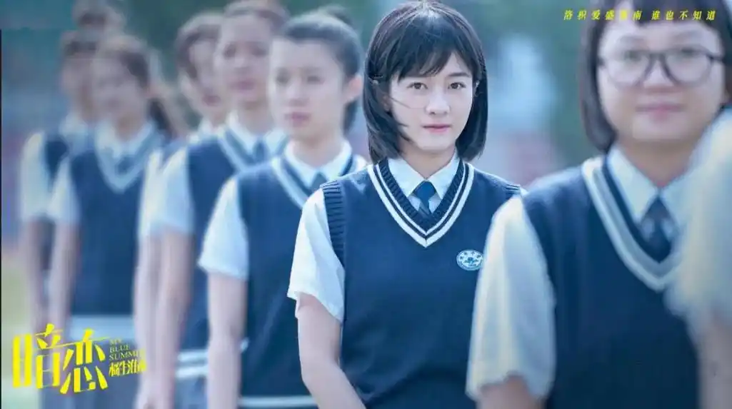 爆95花张雪迎与男友同居,逛街遛狗超恩爱,杨紫,秦俊杰被牵连