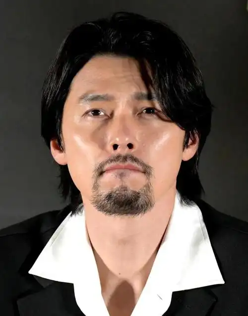 新亮相胡子拉碴差点认不出,被孙艺珍养胖了|西装|型男|衬衫|韩国|孙