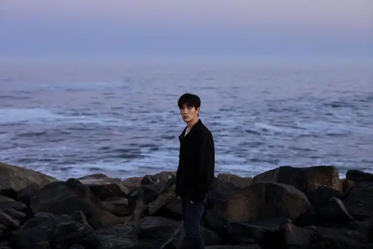 有没有朱一龙背影照或者远景照可以当手机壁纸或者电脑桌面的多多益善