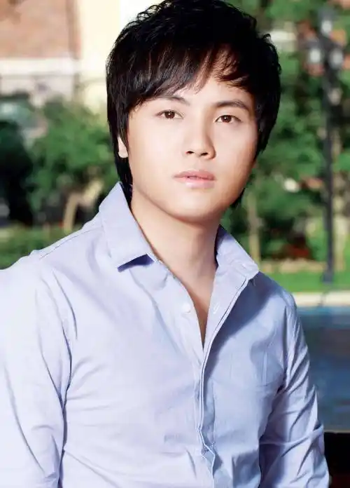 当年的"情歌王子"郑源有多火?