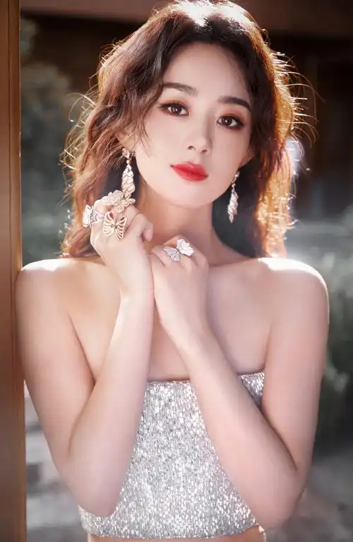 赵丽颖深v红裙##赵丽颖闪钻礼服