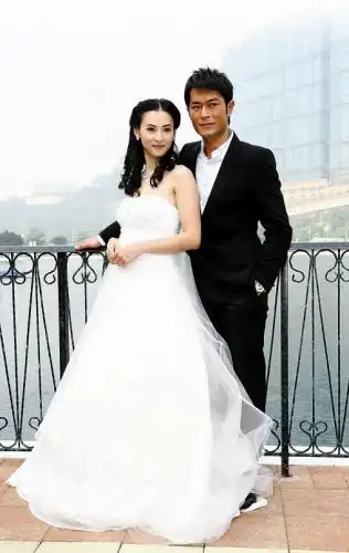 张柏芝的"婚纱照"迅速在网上疯传