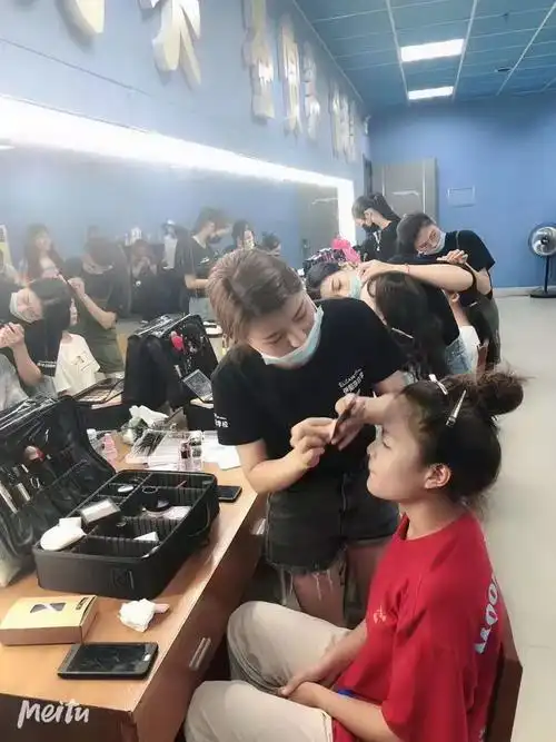 化妆师日常培训学校 化妆师的专业培训学校