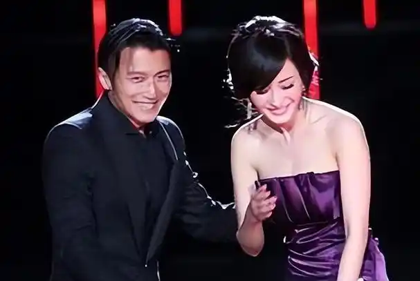 谢霆锋为什么不娶杨幂一个单身一个没结婚谢霆锋我感情稳定