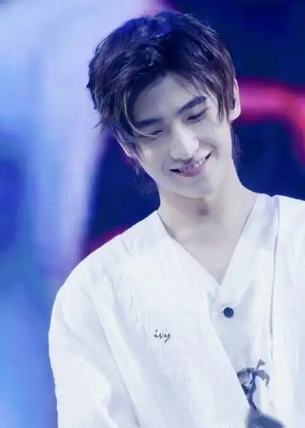 杨洋铂金全新大片!