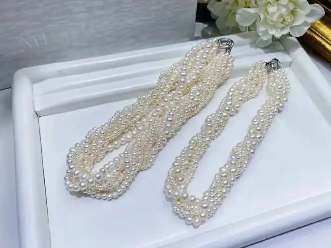 多层珍珠项链