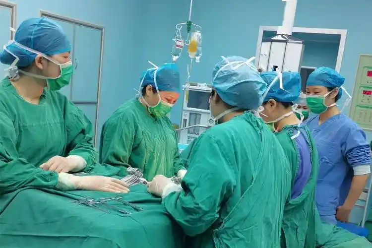 惊险生娃碰到胎盘植入龙川妇幼多学科协作助产妇渡劫成功