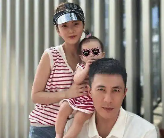 杜淳老婆晒素颜,被疑整容删差评,王灿怒怼"挑刺"网友脾气火爆_王灿和